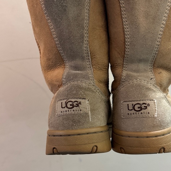 UGG Classic Tan Boots with Shearling - Picture 8 of 12
